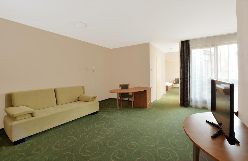 Semiramis Business Hotel Szolnok Kamer foto